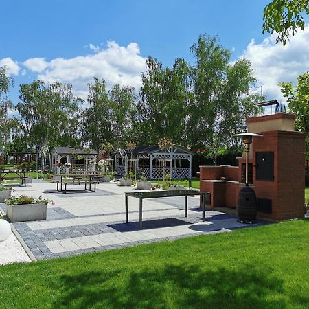 Magnolia Hotel&Restauracja Явор Экстерьер фото